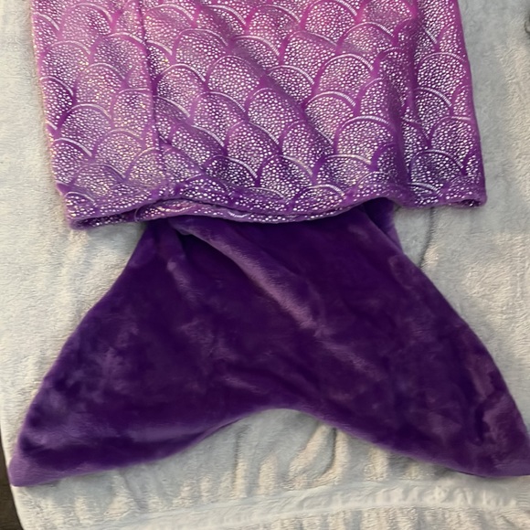 BRAND NEW!! mermaid blanket - Picture 2 of 4